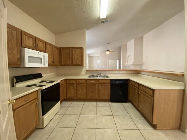 Building Photo - Spacious 3BR w/Office in the Cabezon Subdi...