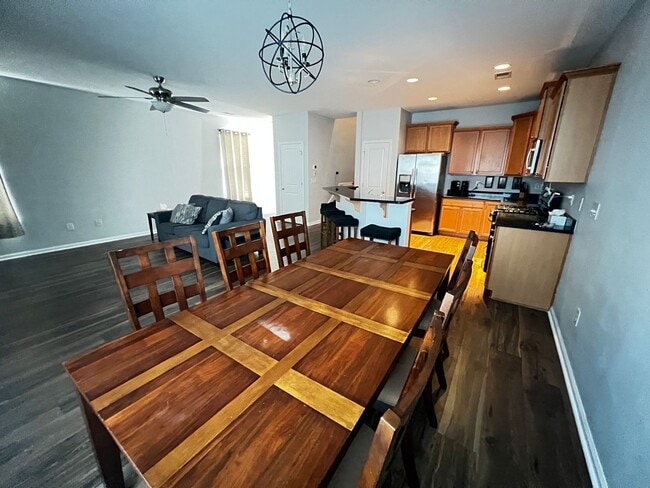 Building Photo - Beautiful 4 Bedroom, 3.5 Bath, Town Home at Tuscany is Available Now!