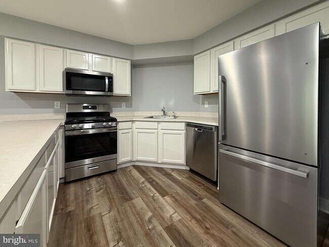 Building Photo - 404 Dylan Dr