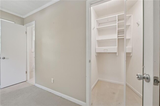 Building Photo - 345 Meadow Dr