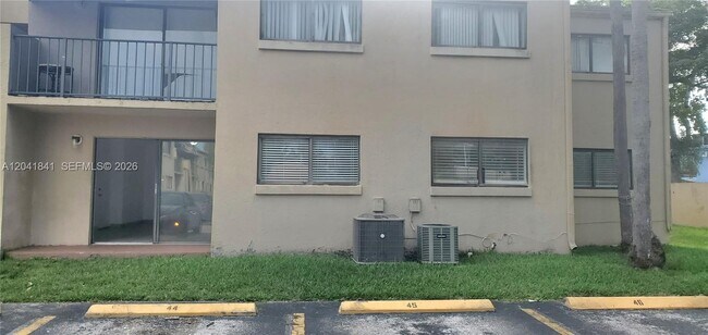 Building Photo - 7405 SW 152nd Ave