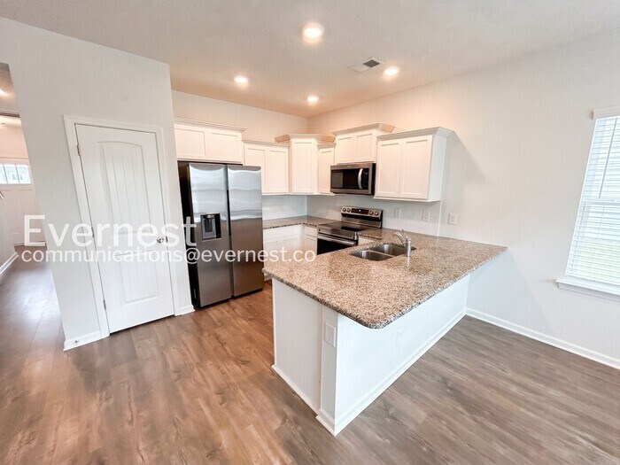 Building Photo - 305 Raines Ct