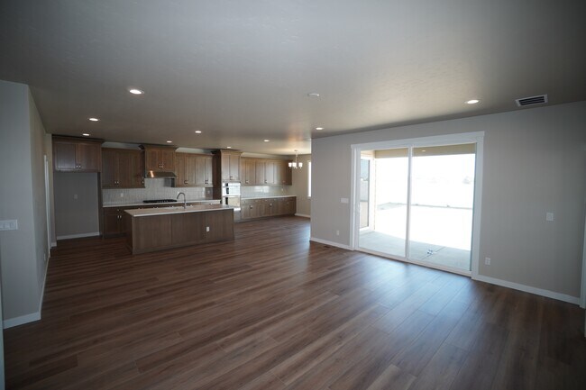 Building Photo - 14561 Pne Knl St