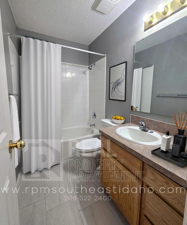 Building Photo - Spacious & Updated 4 Bedroom, 3 Bathroom Twin Home in Ammon (Idaho Falls) for Rent by Real Proper...