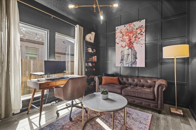 Building Photo - 4910 Morrison Dr