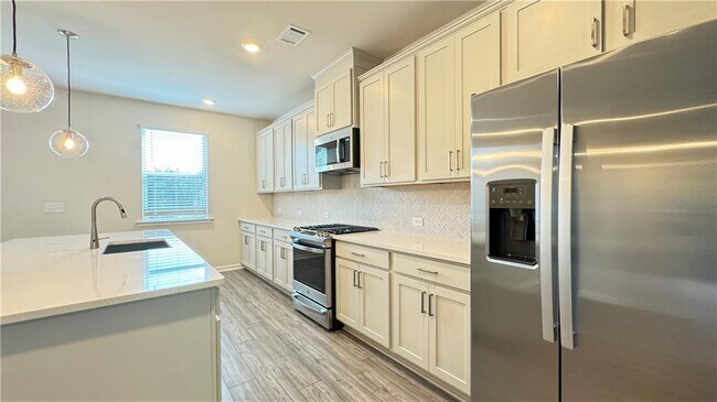 Building Photo - 54 Peeples Dr