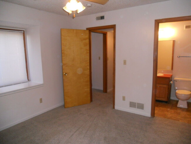 Building Photo - 2308 Lowell Dr