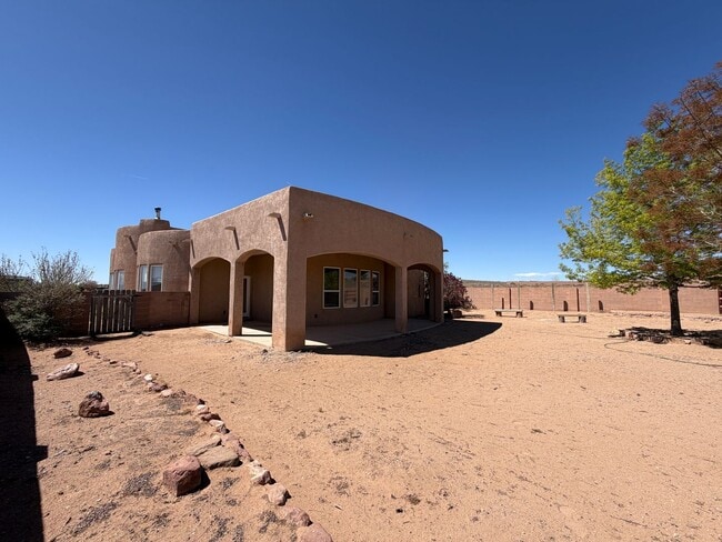 Building Photo - 4 Bedroom Single Story Custom Home Available In Rio Rancho Near Unser Blvd SE & Westside Blvd SE!