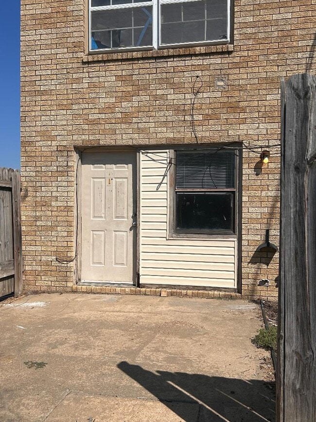 Building Photo - 3009 Fairview Dr