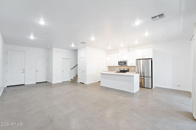 Building Photo - 225 N Pleasant Dr