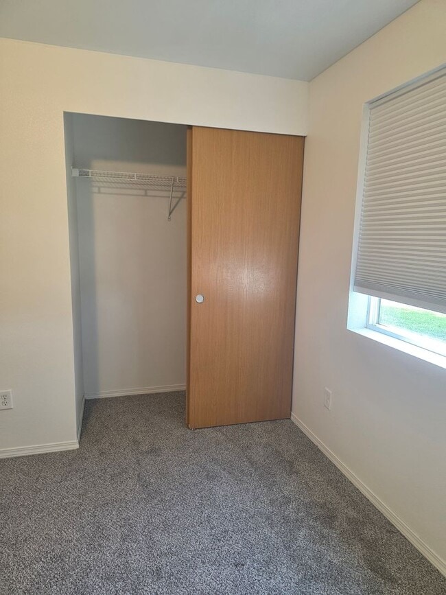 Building Photo - 2 bed 1 bath duplex in the country with park like setting close to town