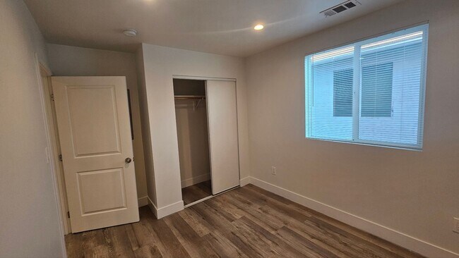 Building Photo - 10960 Avalon Blvd