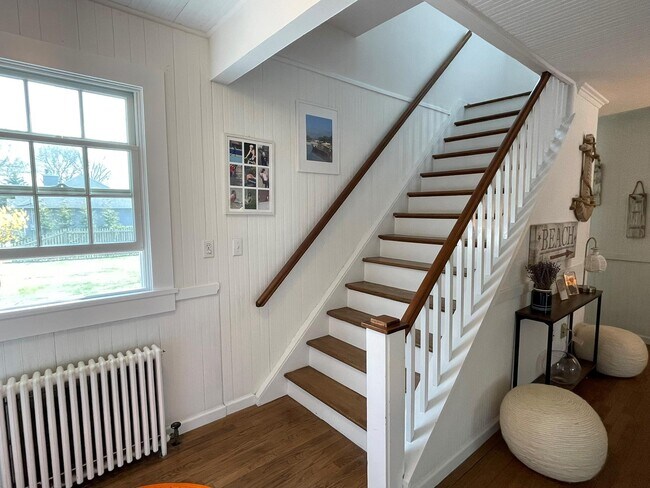 Building Photo - 5650 N Bayview Rd