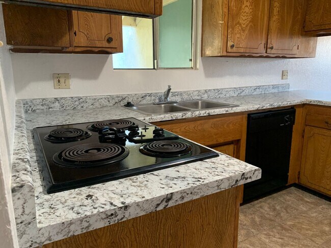 Building Photo - 4 bedroom home in convenient location on Alta Mesa Dr.