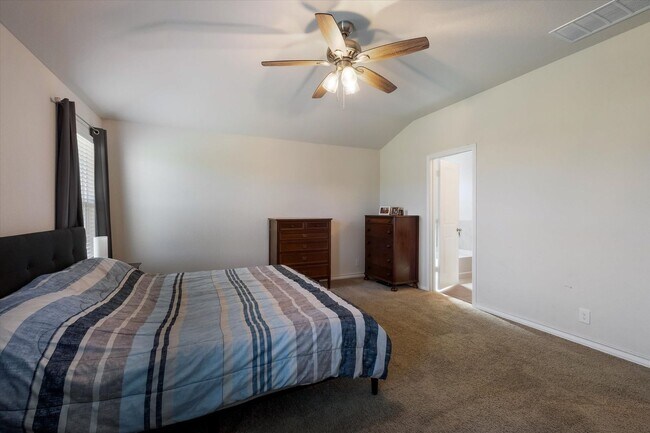 Building Photo - *MOVE IN SPECIAL: HALF OFF OF DECEMBER 2025 RENT, IF MOVED IN BY NOVEMBER 2025*