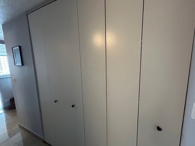 Building Photo - 720 W Gordon Terrace