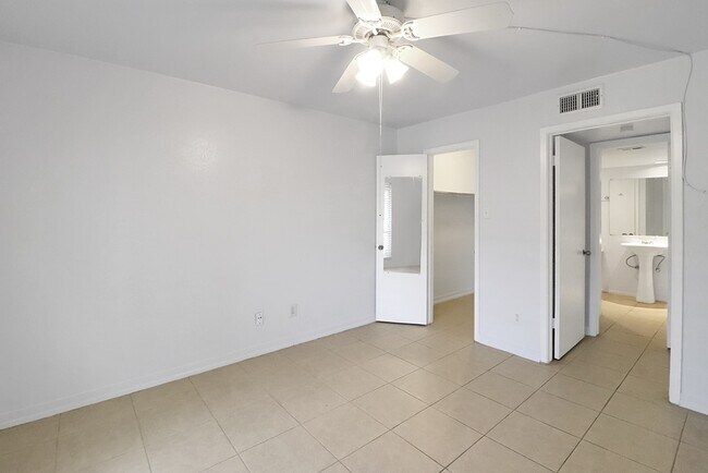 Building Photo - 5929 Queensloch Dr