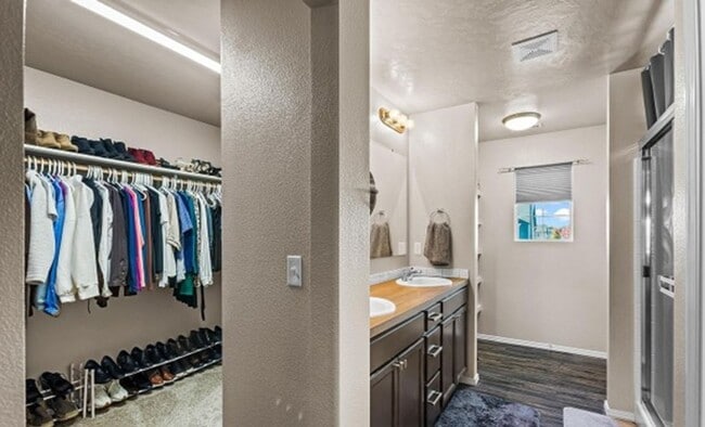 Building Photo - Beautiful Home near Meridian High School