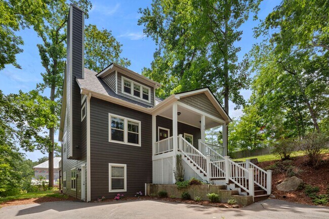 Building Photo - Beautiful Beaverdam Home