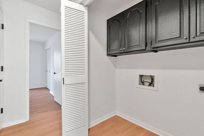 Building Photo - Freshly Remodeled 2 Bed 1.5 Bath home with large deck