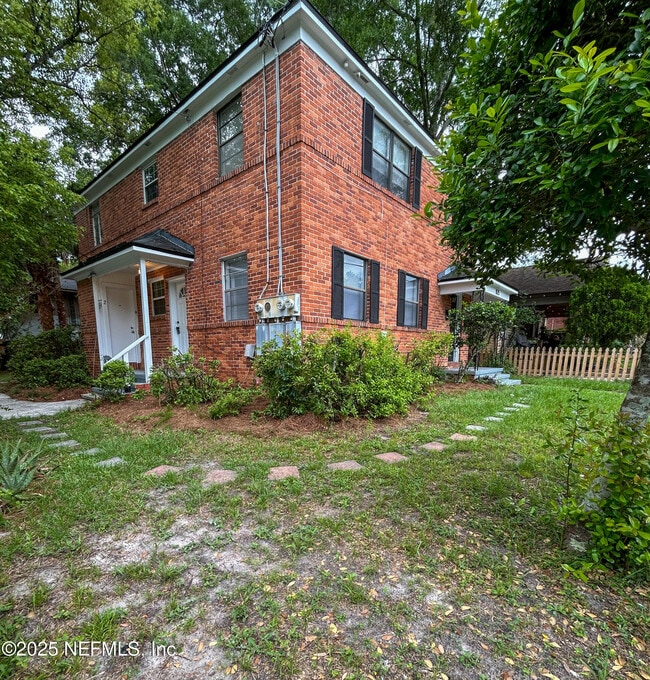 Building Photo - 825 McDuff Ave S