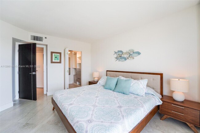 Building Photo - 7330 Ocean Terrace