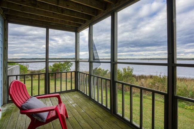 Building Photo - FURNISHED OFF-SEASON MONTHLY RENTAL-STARTI...