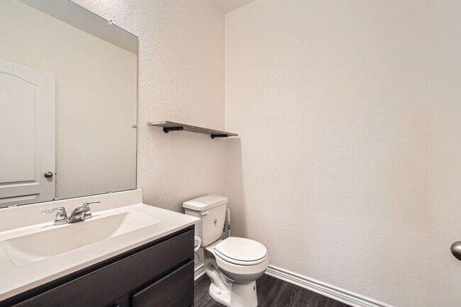Building Photo - Convenient to Lackland!