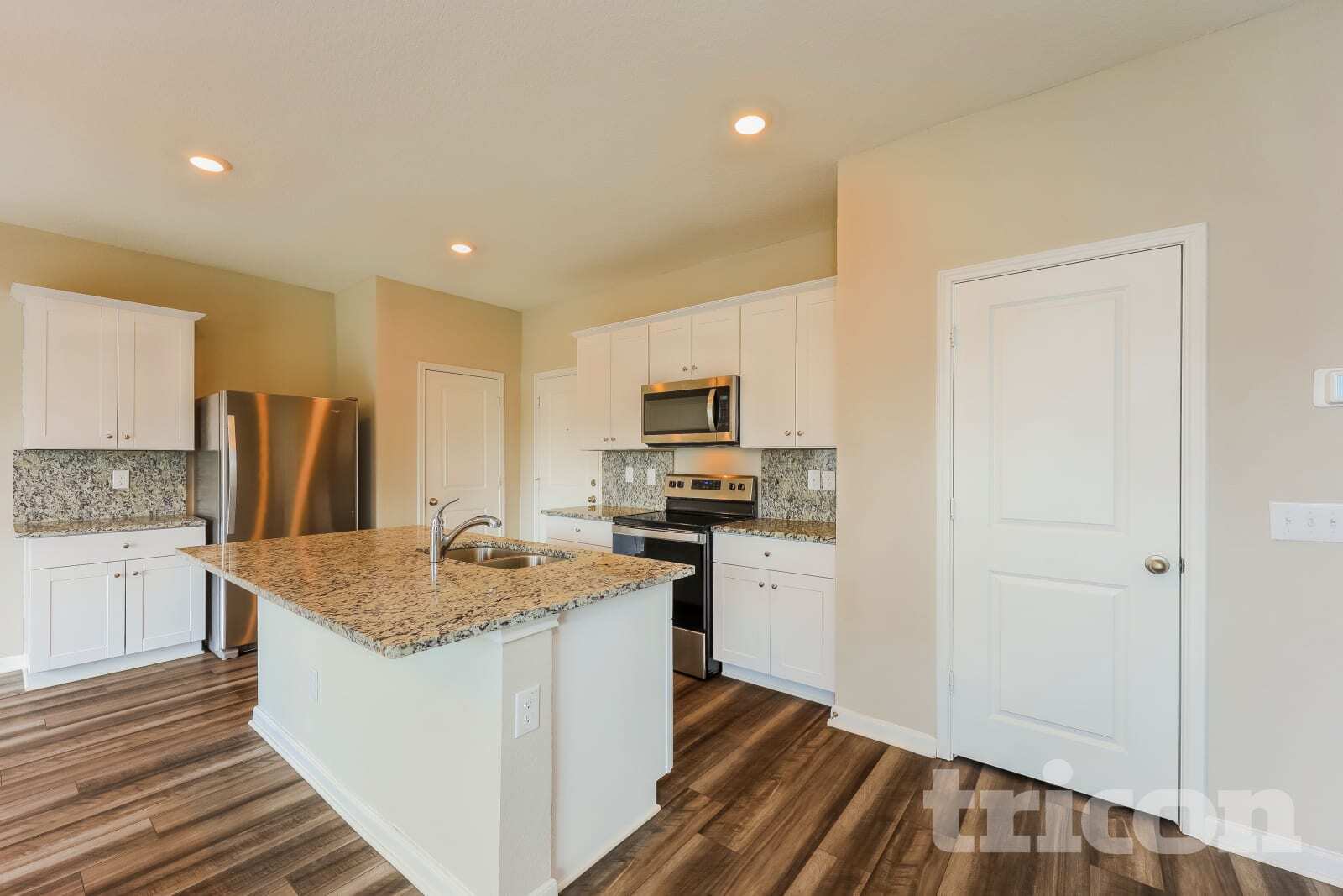 Building Photo - 14326 Palm Ridge