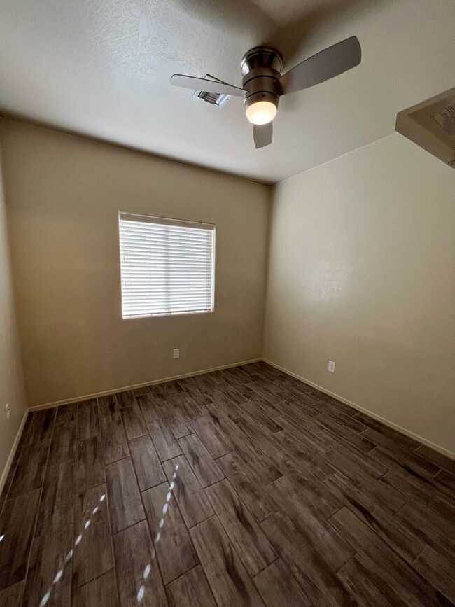 Building Photo - NICE 3 BEDROOM HOME!