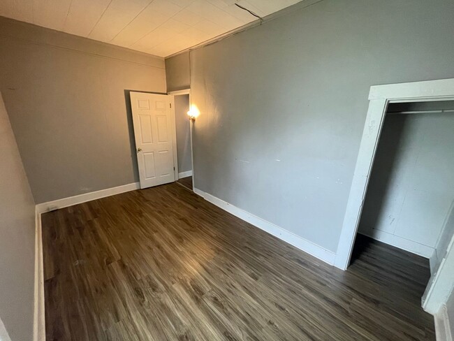 Building Photo - Four Bedroom Available in Delphi IN