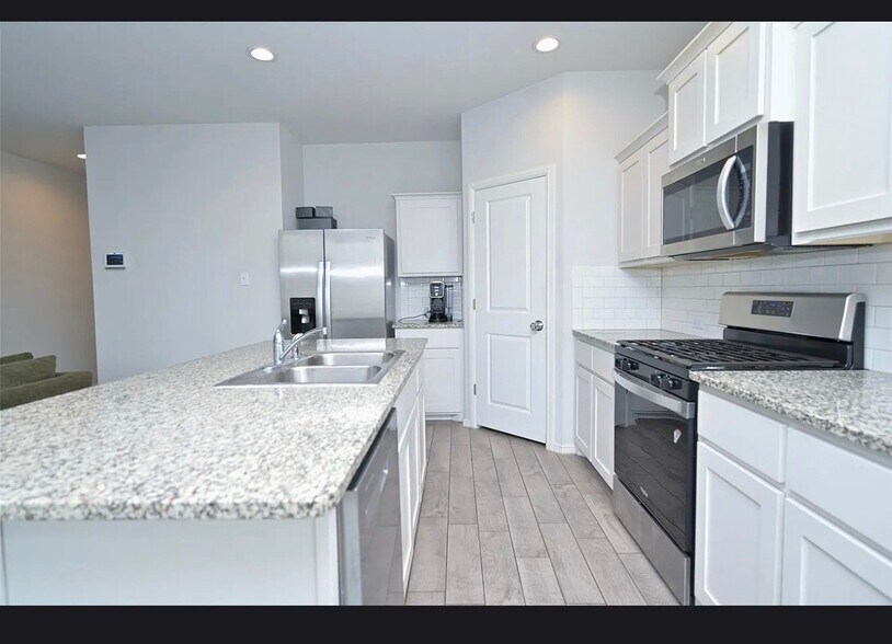 Building Photo - 8621 Angel Gardens Dr