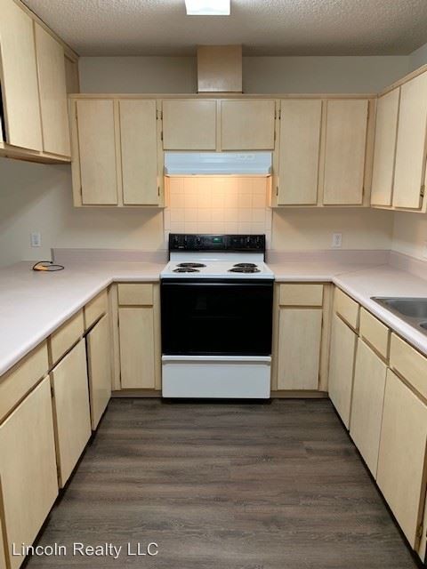 Building Photo - 2105 Baytree Rd