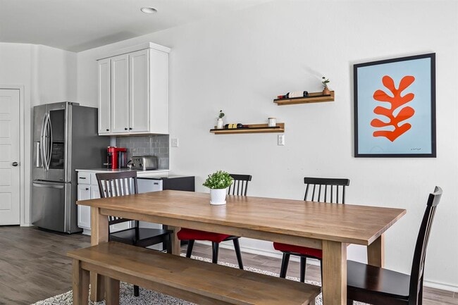 Building Photo - 9105 Garnet Dr