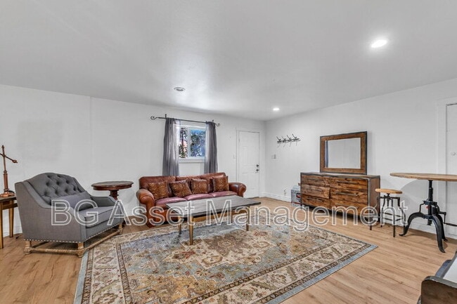 Building Photo - 981 Castle Rock Rd