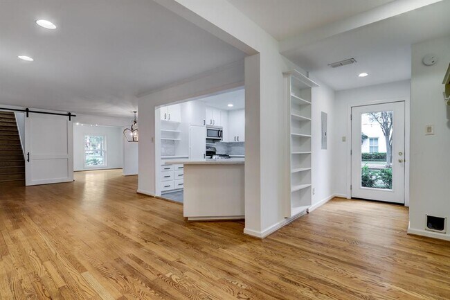 Building Photo - 6601 Brompton Rd
