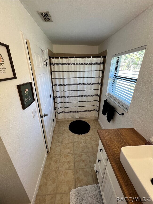 Building Photo - 1211 W Newbury St