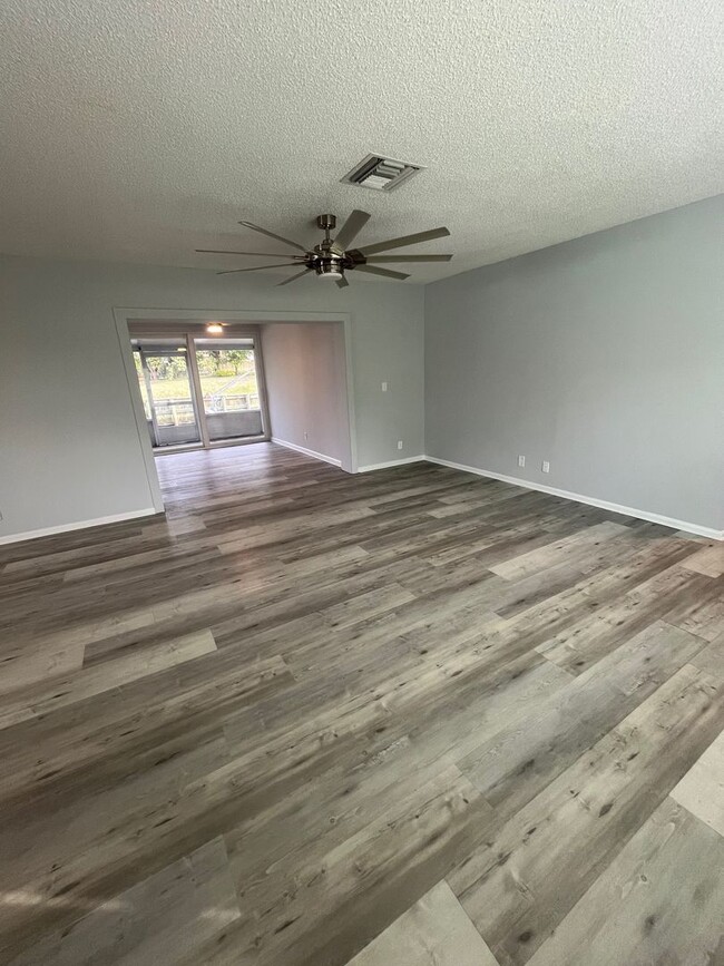 Building Photo - OCEAN ACCESS WATERFRONT! 3 bed / 2 bath wi...