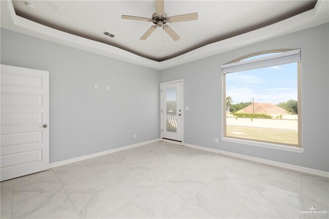 Building Photo - 11 N Crown Ln