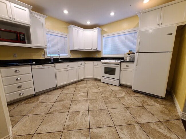 Building Photo - 3425 Owen St