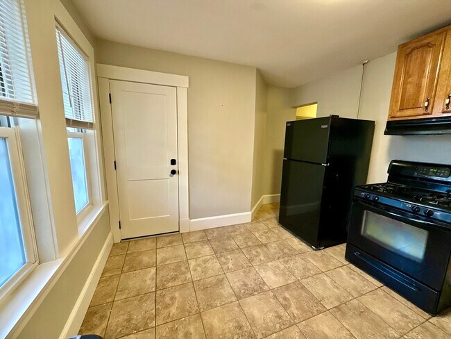 Building Photo - 4094 Washington St