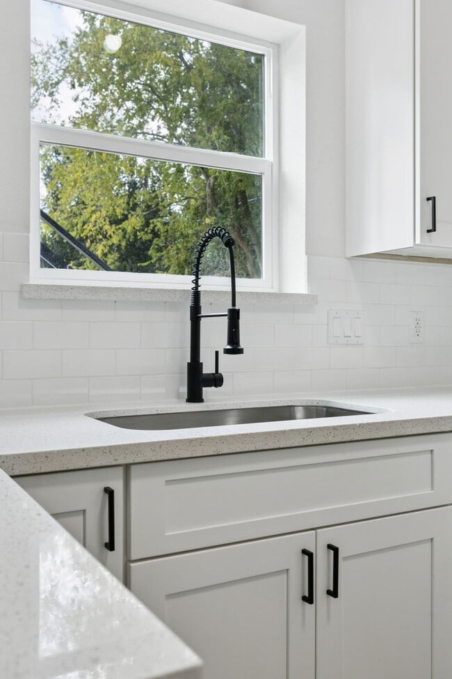 Building Photo - 301 Cartersville St