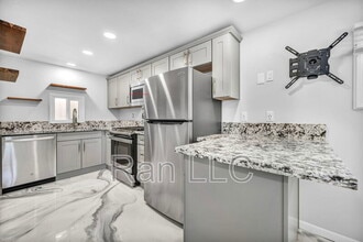 Building Photo - 952 Haskell St