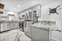 Building Photo - 952 Haskell St