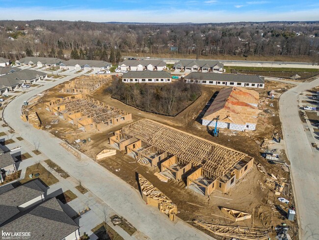 Building Photo - 10457 Pickerel Lk Dr
