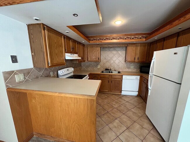 Building Photo - 4652 E 10 Mile Rd