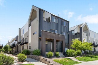 Building Photo - 2BD, 2.5BA Skyland Townhome with 2-Car Garage