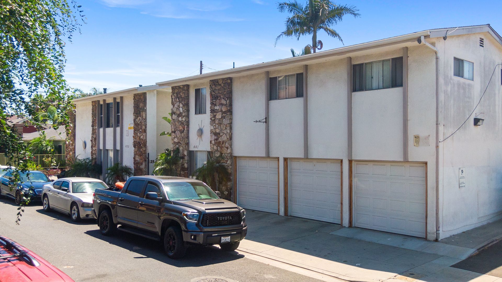 Building Photo - 425 Gaviota Ave