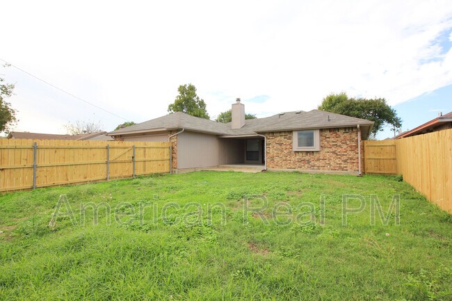 Building Photo - 2622 Hartford Ln