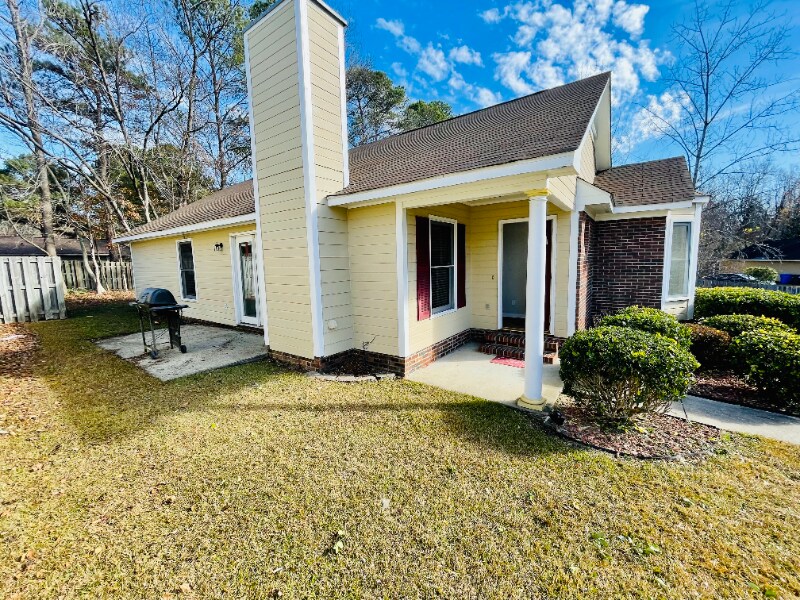 Building Photo - 1651 Kara Ct